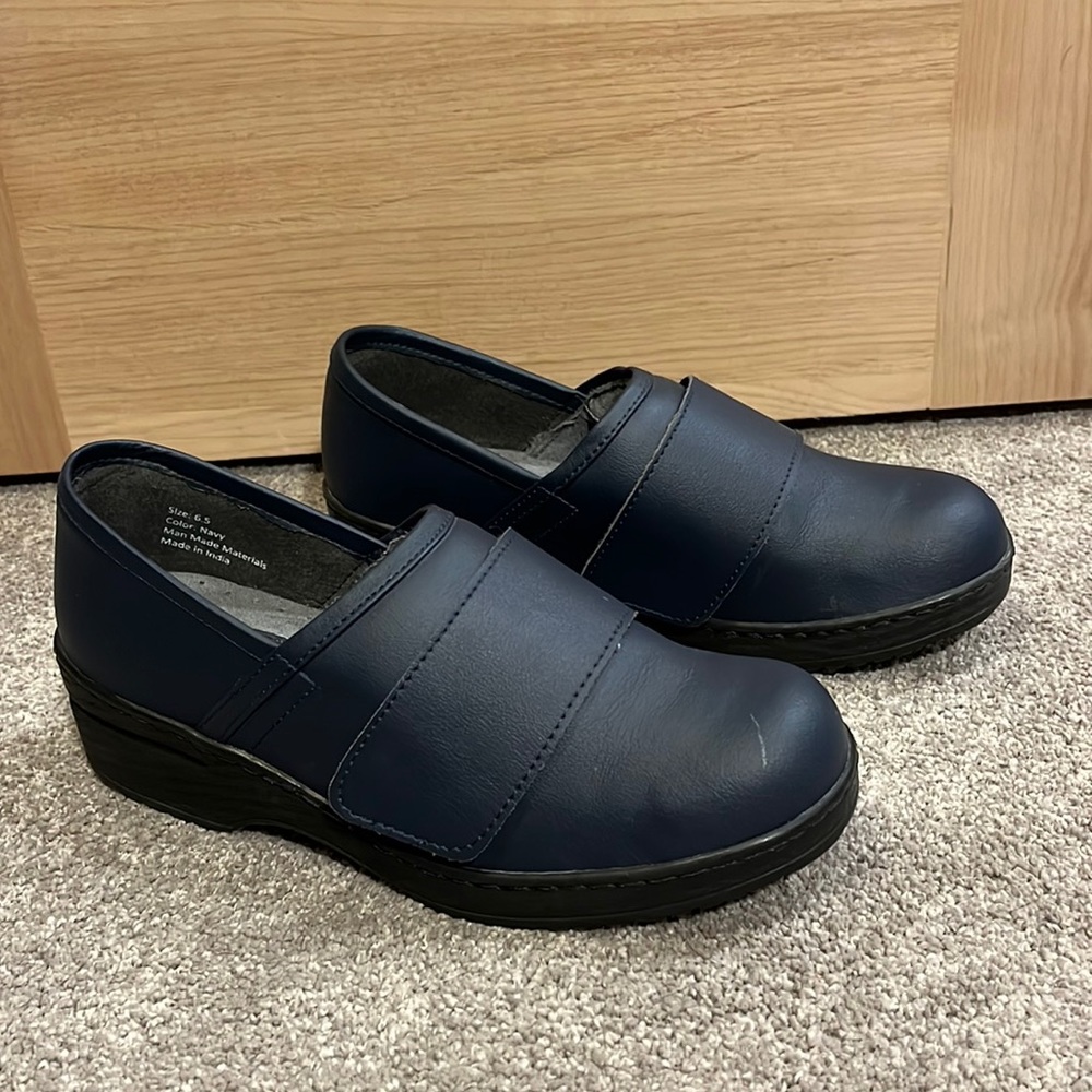 Ohmm Navy Blue Slip Resistant Clogs